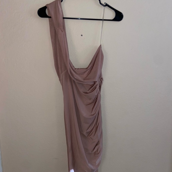 UO Ruched off the shoulder sleeveless goin out cream mini dress party formalwear - Picture 2 of 13